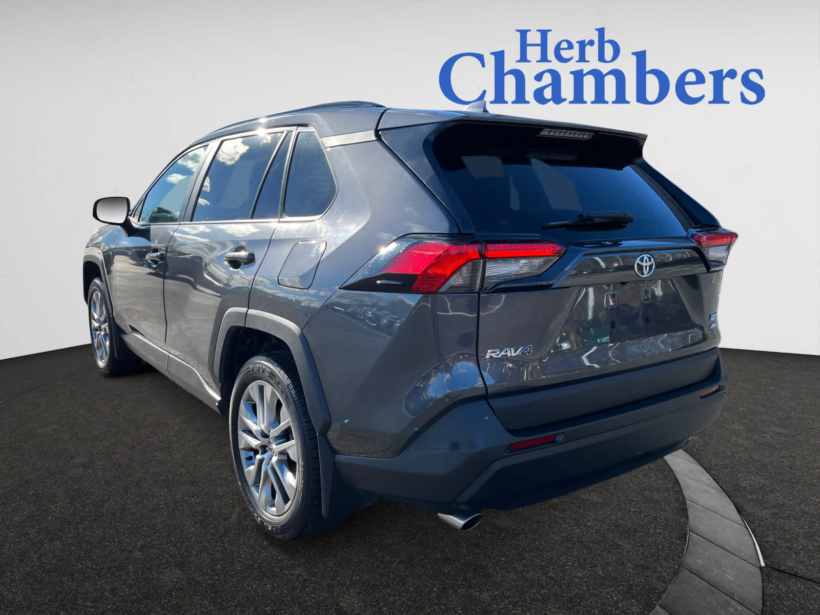 2023 Toyota RAV4 XLE Premium photo 2