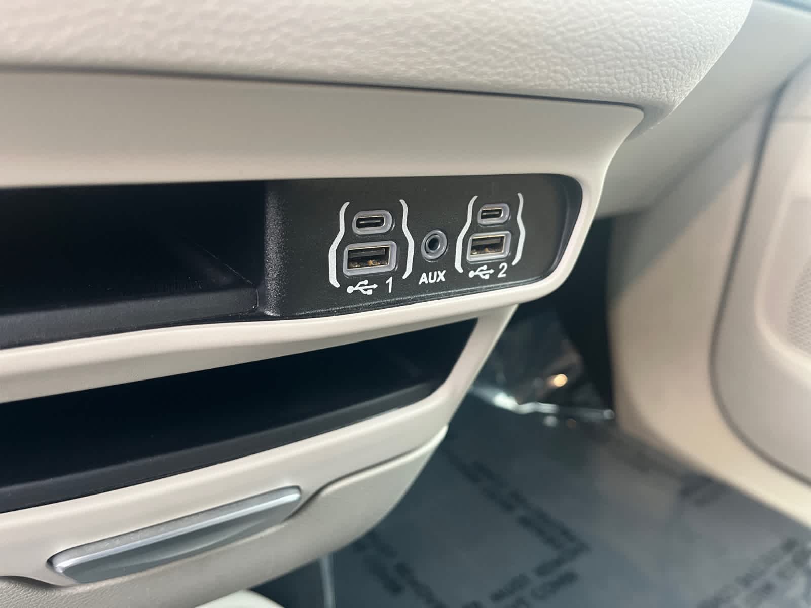 used 2024 Chrysler Pacifica car, priced at $27,069