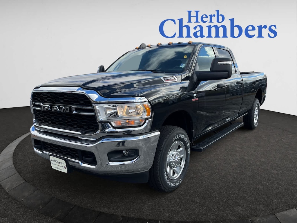 New 2024 Ram 3500 TRADESMAN CREW CAB 4X4 8' BOX Pickup