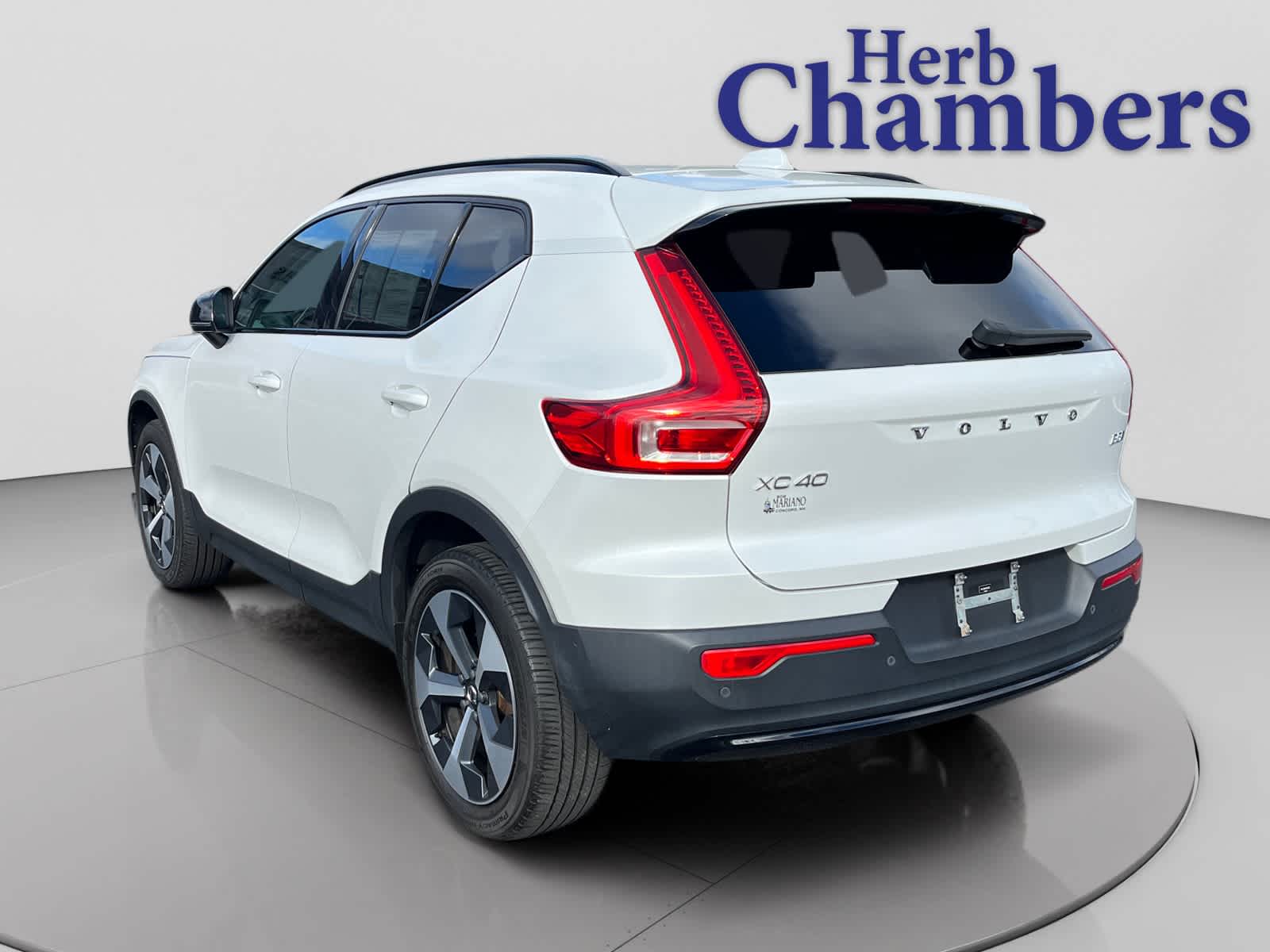 2023 Volvo XC40 Plus photo 3