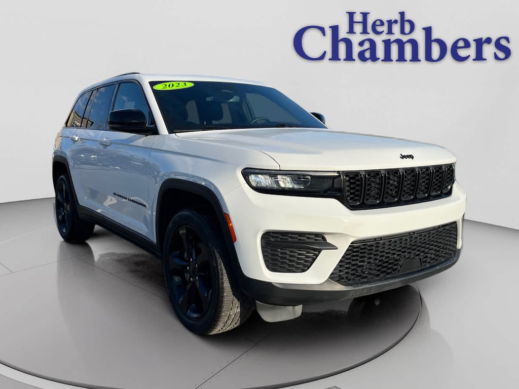 Used 2023 Jeep Grand Cherokee Altitude SUV