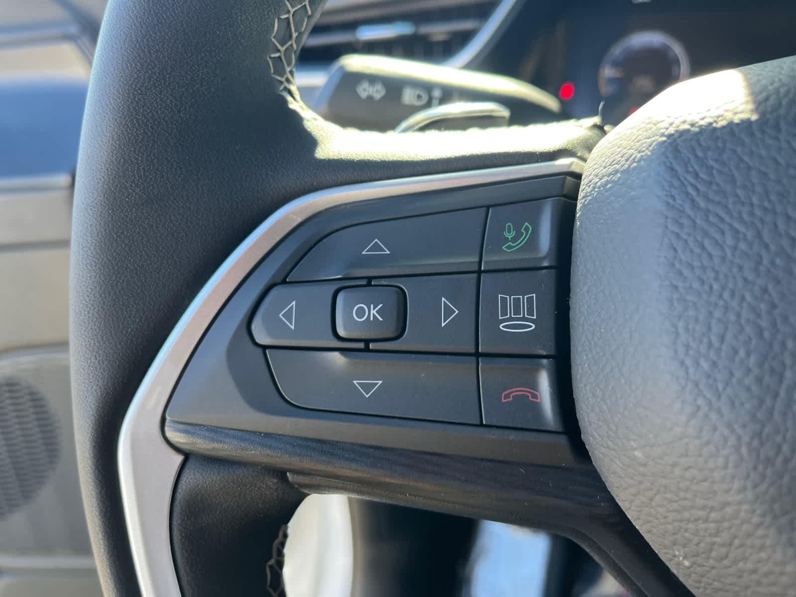 used 2025 Jeep Grand Cherokee car, priced at $37,633