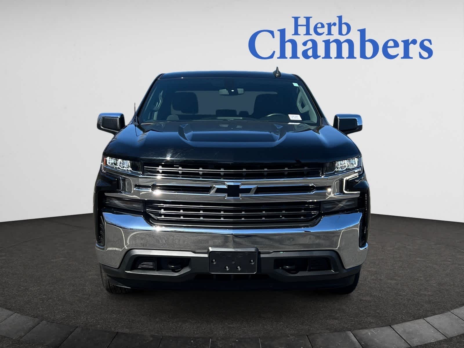 2022 Chevrolet Silverado 1500 LT photo 2