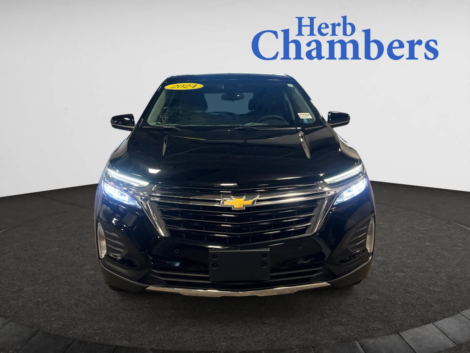 2024 Chevrolet Equinox LT photo 2