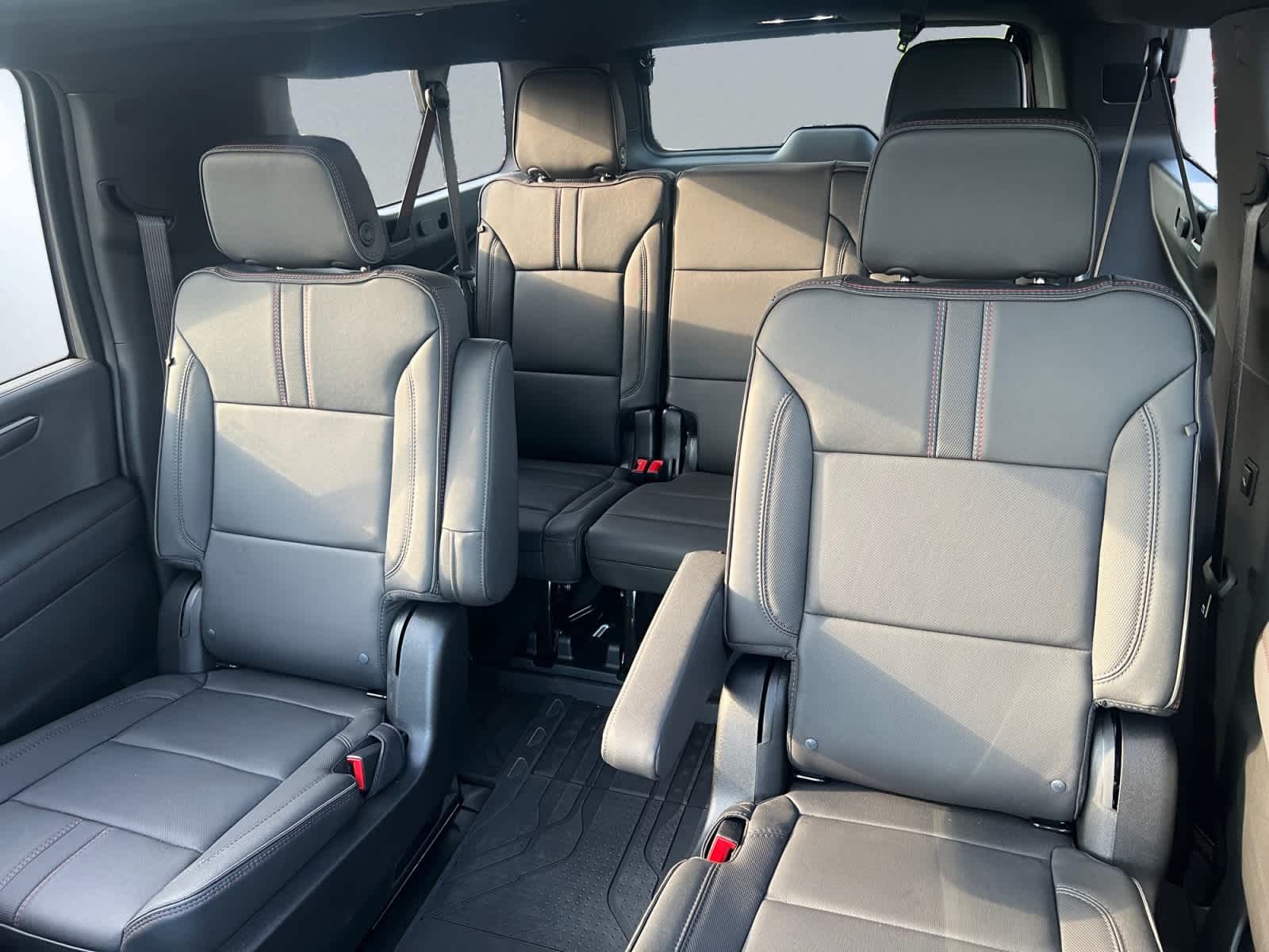 2026 Chevrolet Suburban RST - Photo 18