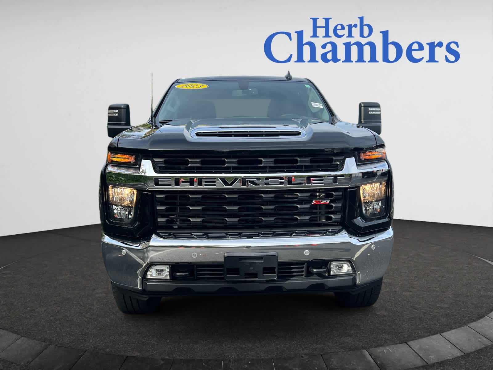 2023 Chevrolet Silverado 2500HD LT photo 2