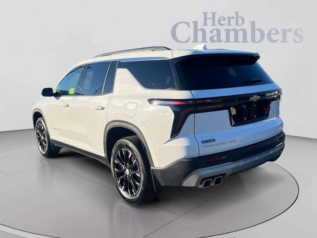 Used 2025 Chevrolet Traverse LT SUV