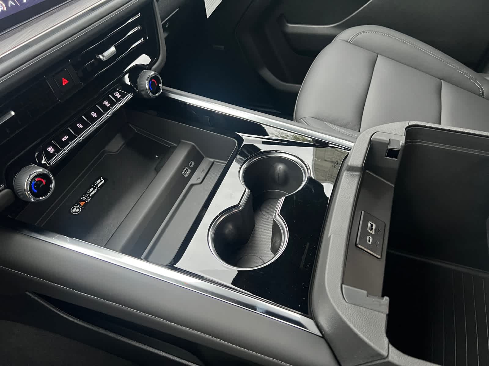2026 Chevrolet Tahoe Z71 - Photo 16