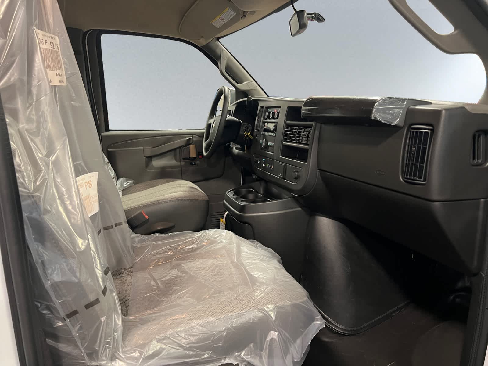 2025 Chevrolet Express Cargo Work Van - Photo 20