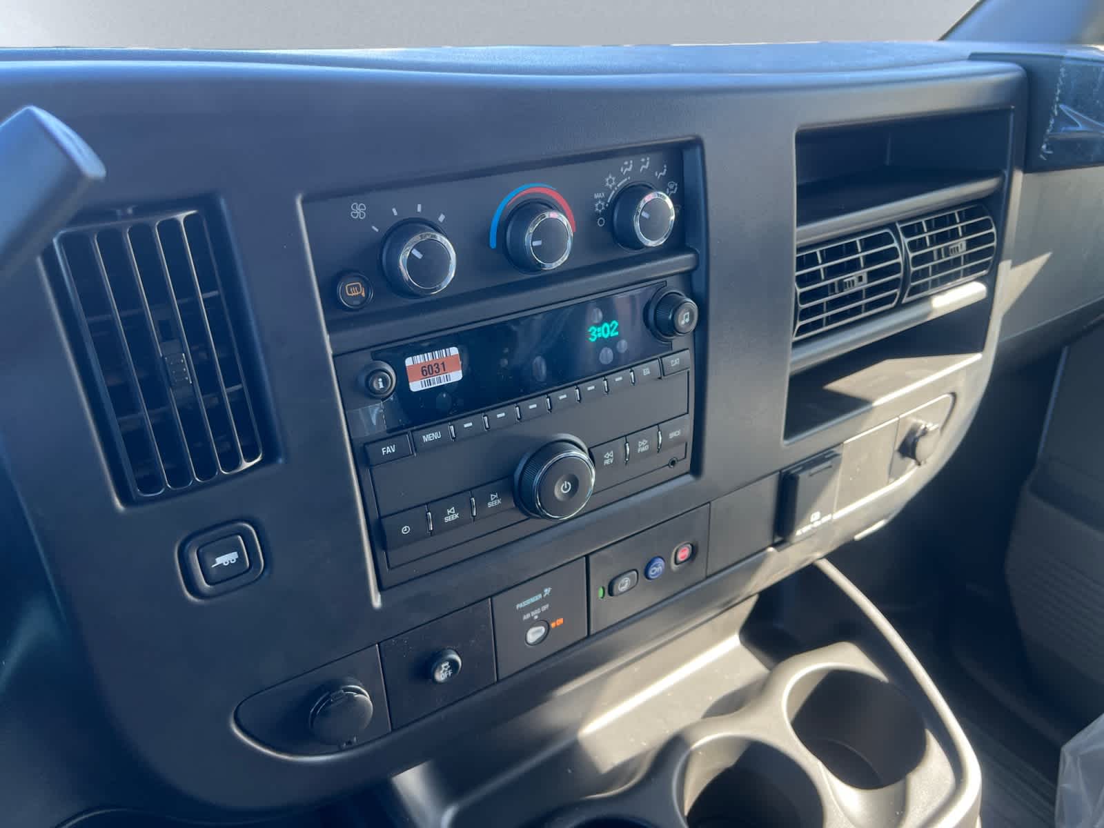 2025 Chevrolet Express Cargo Work Van - Photo 14