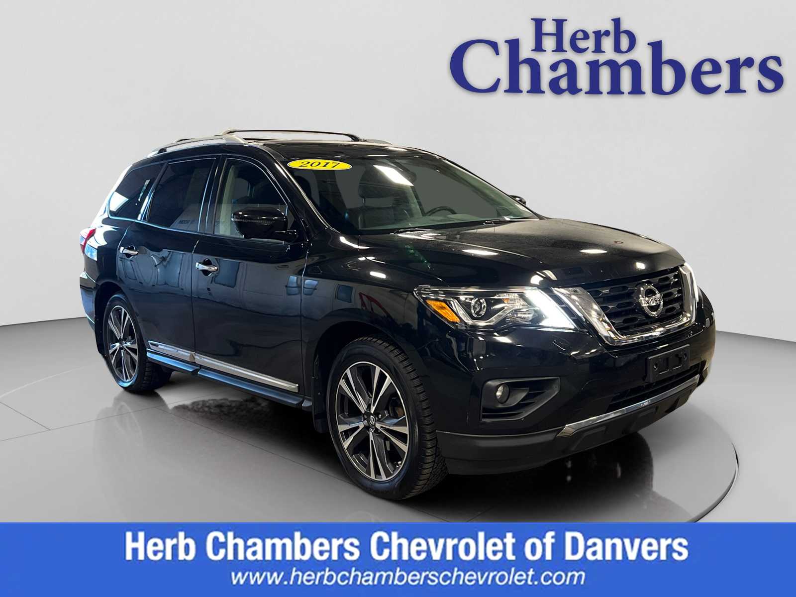 Gray (Magnetic Black Metallic) 2017 Nissan Pathfinder Platinum 4WD SUV / Crossover Four-Wheel Drive Automatic