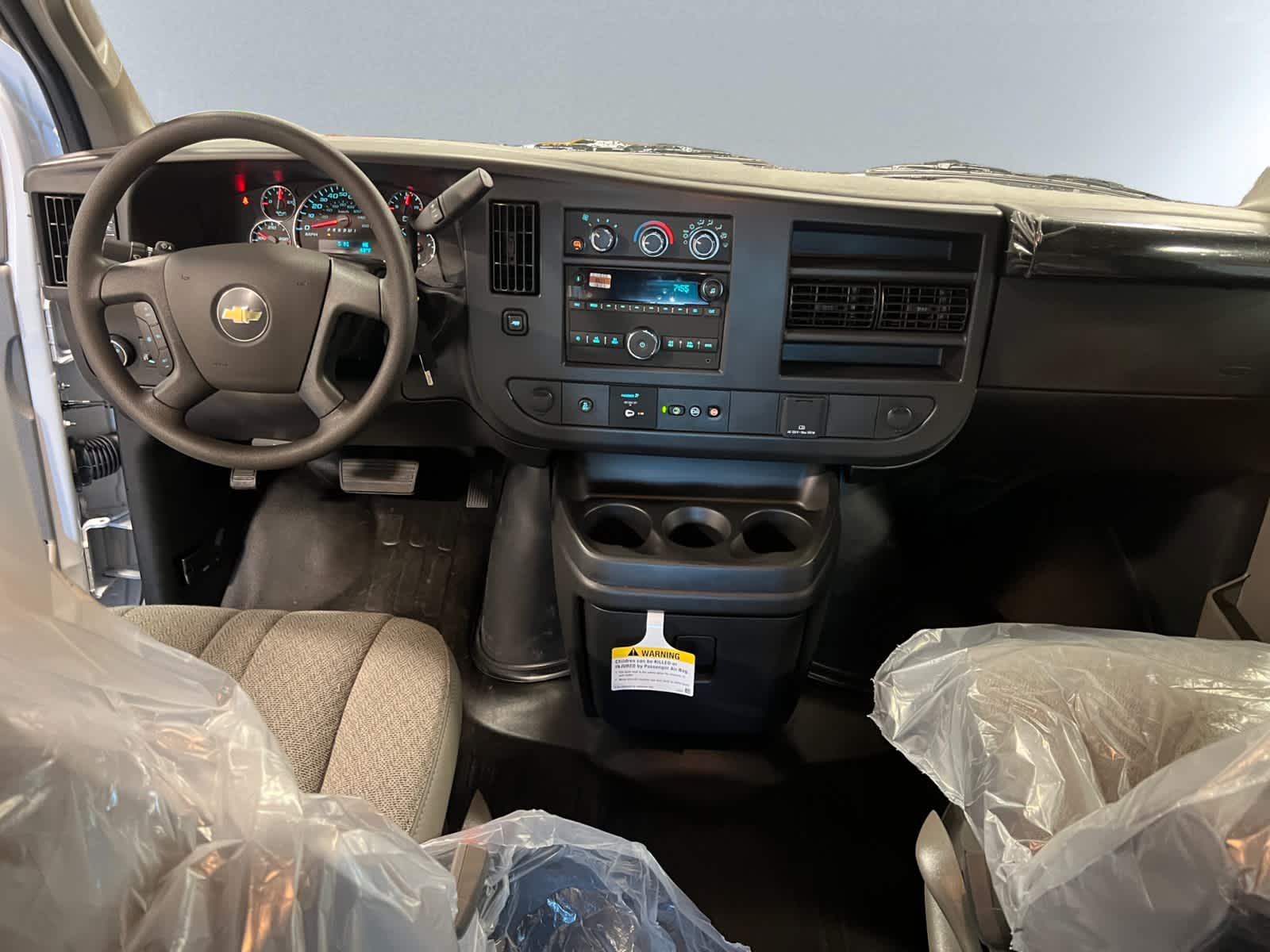 2025 Chevrolet Express Cargo Work Van - Photo 10