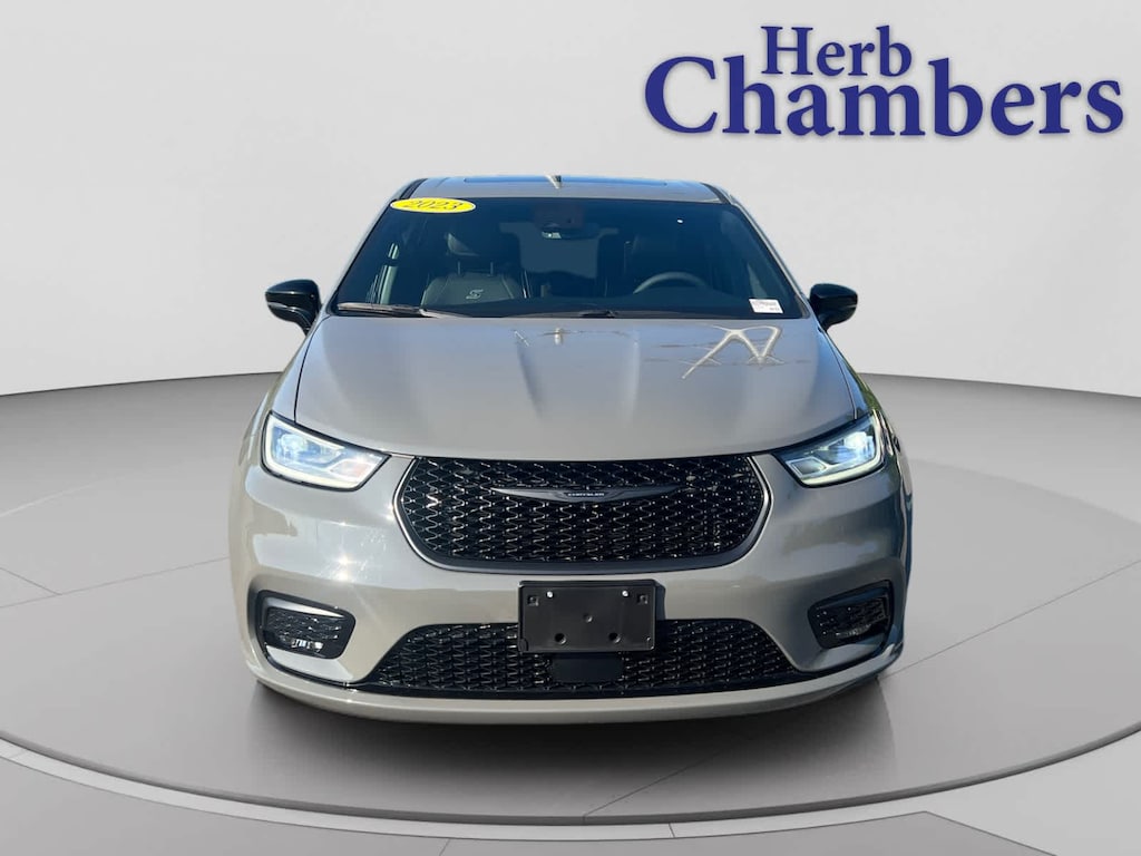 Used 2023 Chrysler Pacifica Hybrid Limited Van Passenger Van