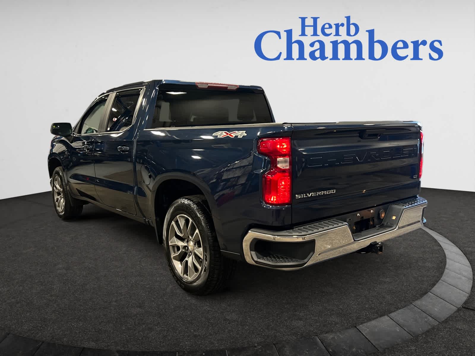 2020 Chevrolet Silverado 1500 LT photo 3