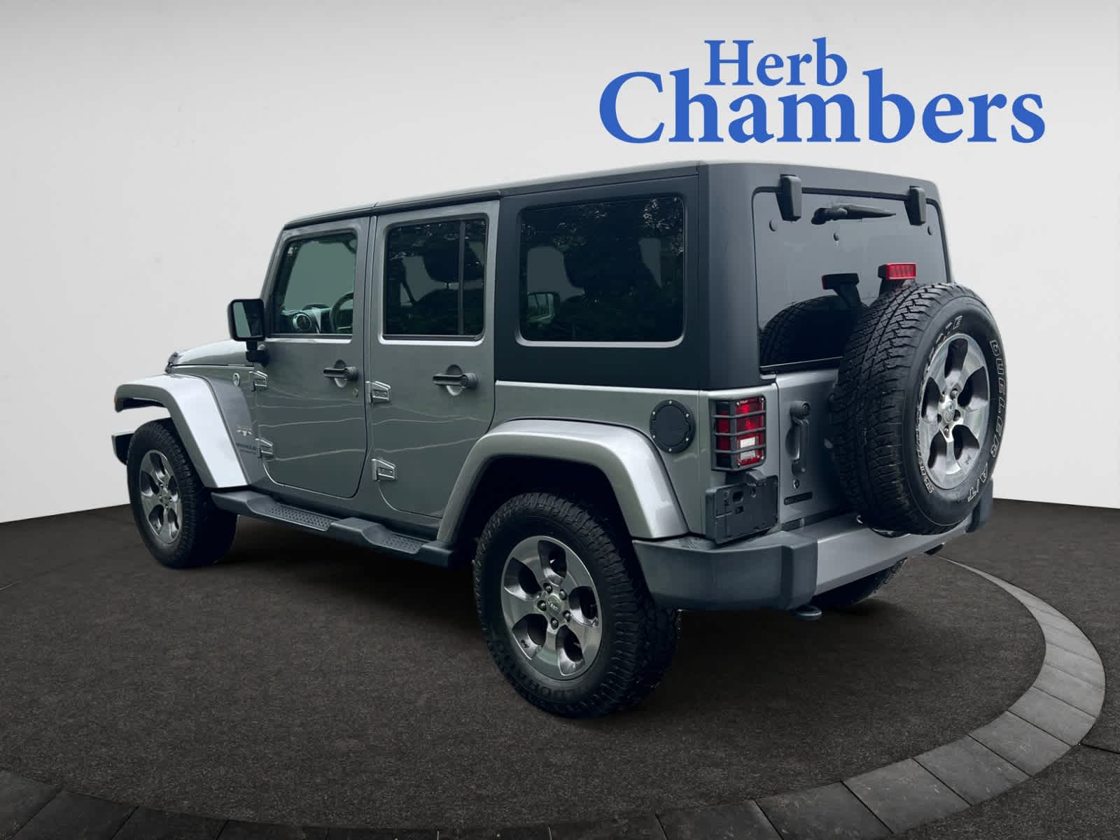 2016 Jeep Wrangler Unlimited Sahara photo 3