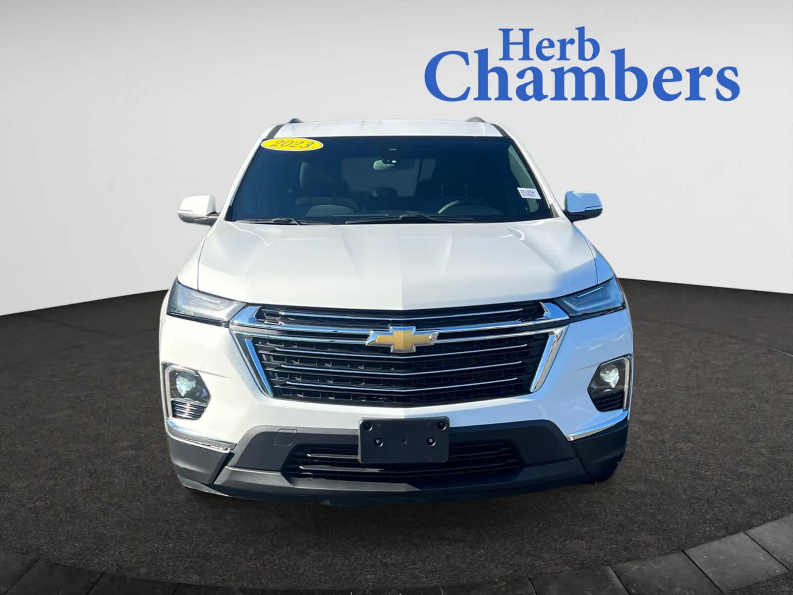 2023 Chevrolet Traverse Cloth photo 2