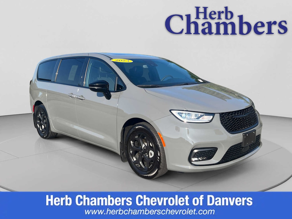 Used 2023 Chrysler Pacifica Hybrid Limited Van Passenger Van