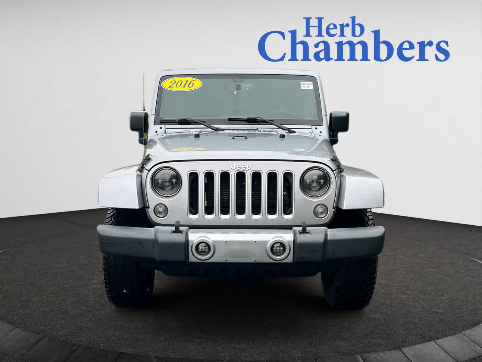 2016 Jeep Wrangler Unlimited Sahara photo 2