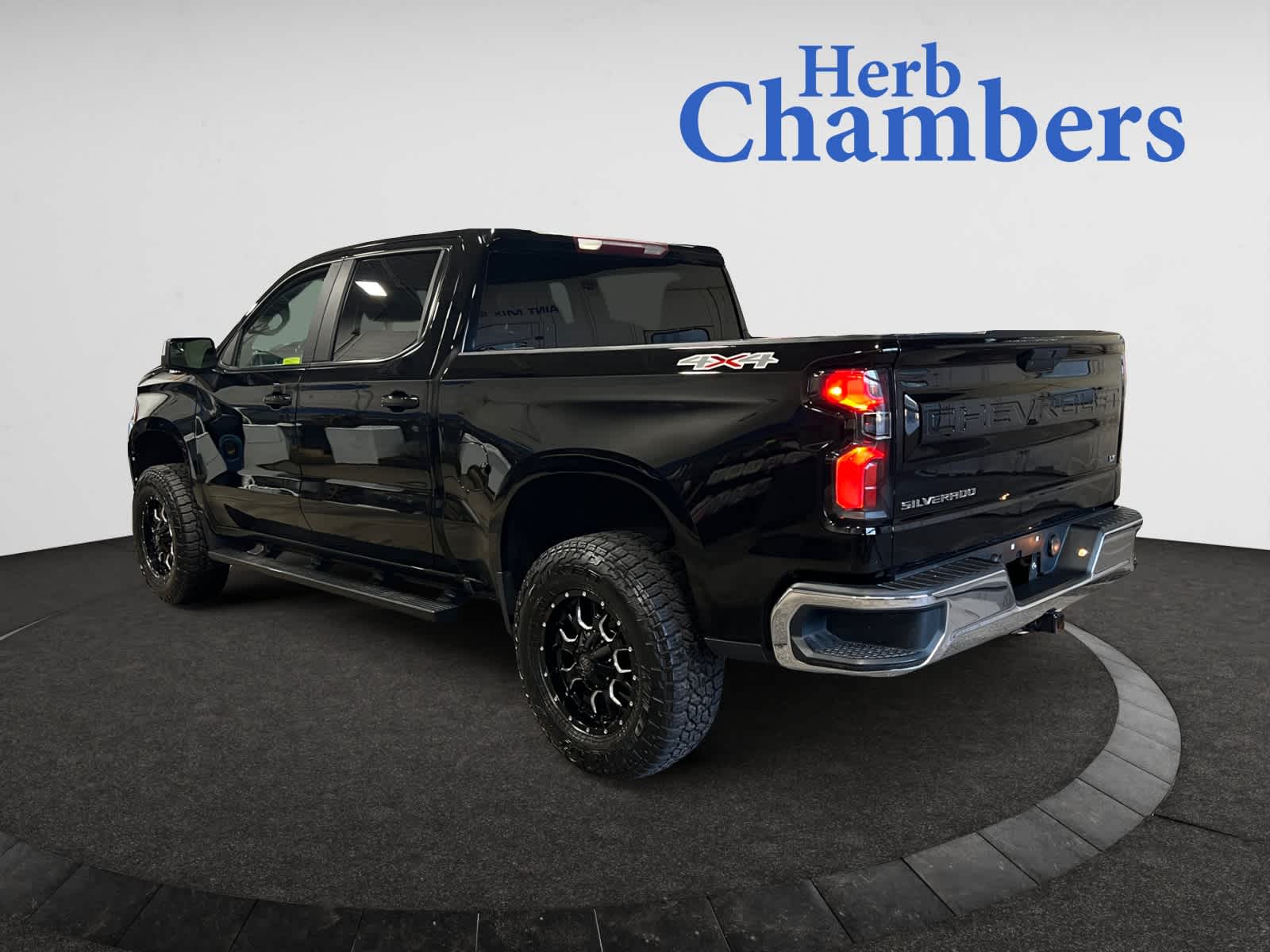 2019 Chevrolet Silverado 1500 LT photo 3