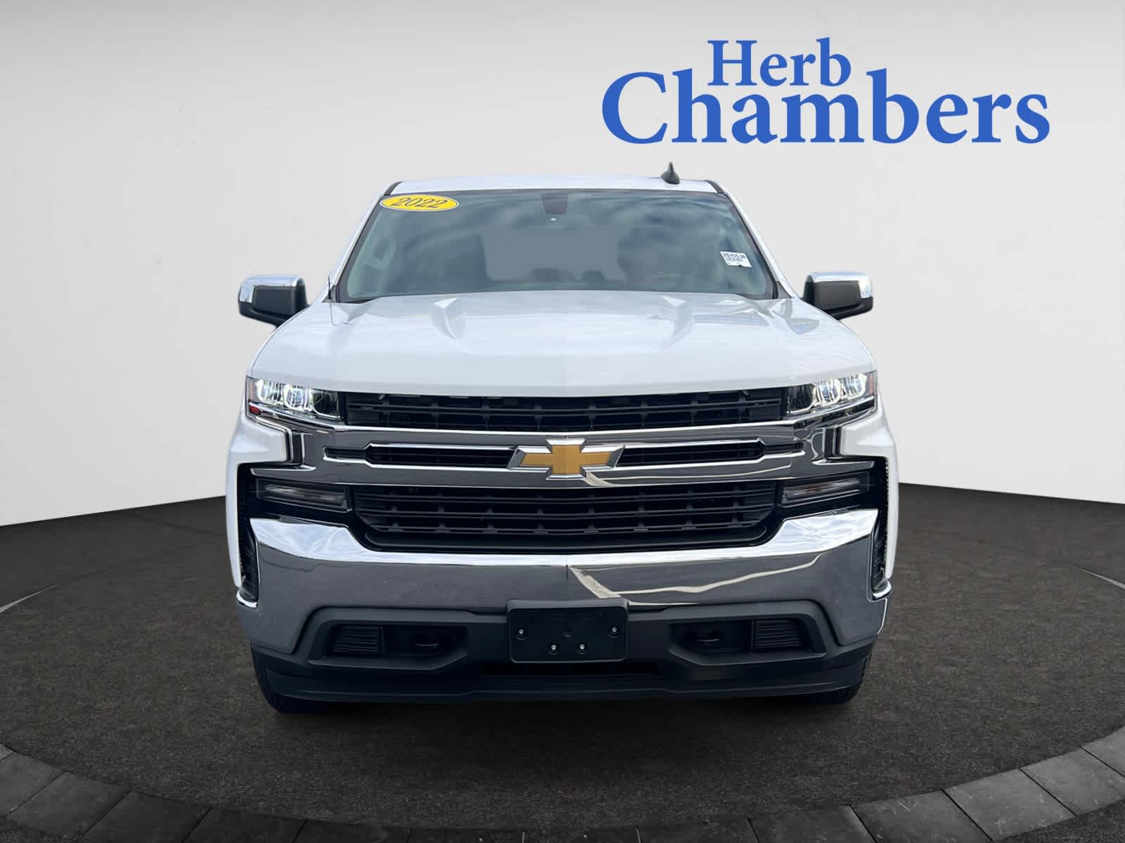 2022 Chevrolet Silverado 1500 LT photo 2