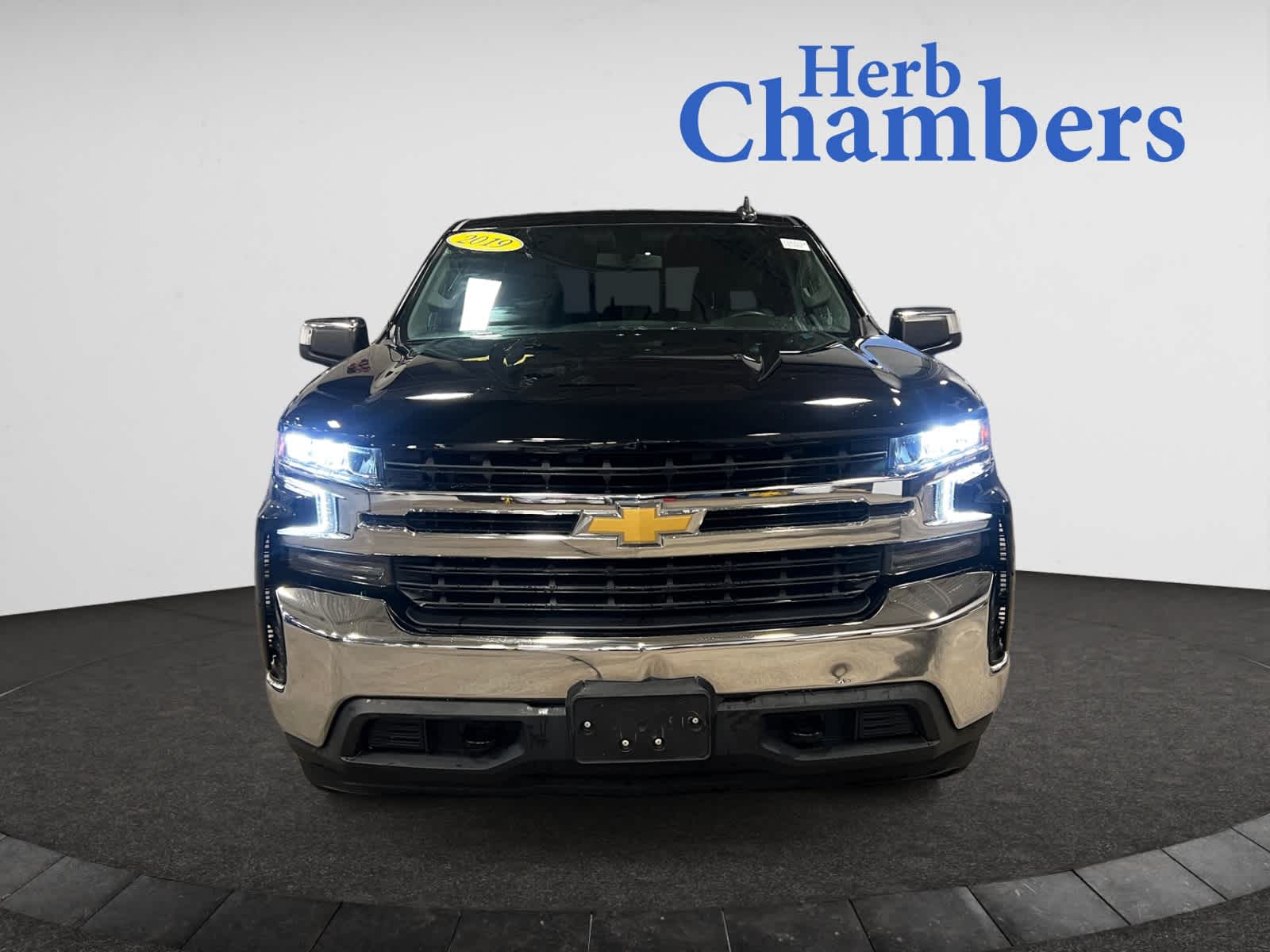 2019 Chevrolet Silverado 1500 LT photo 2