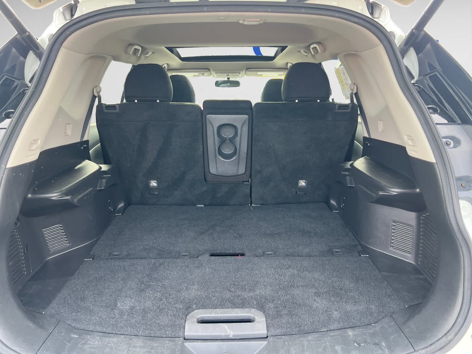 2016 Nissan Rogue SV photo 3