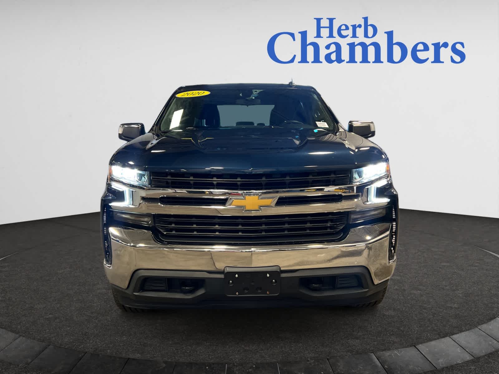 2020 Chevrolet Silverado 1500 LT photo 2