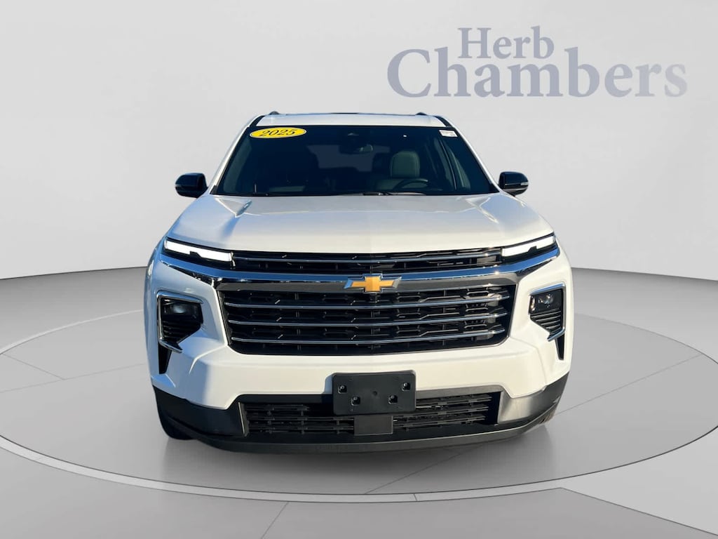 Used 2025 Chevrolet Traverse LT SUV