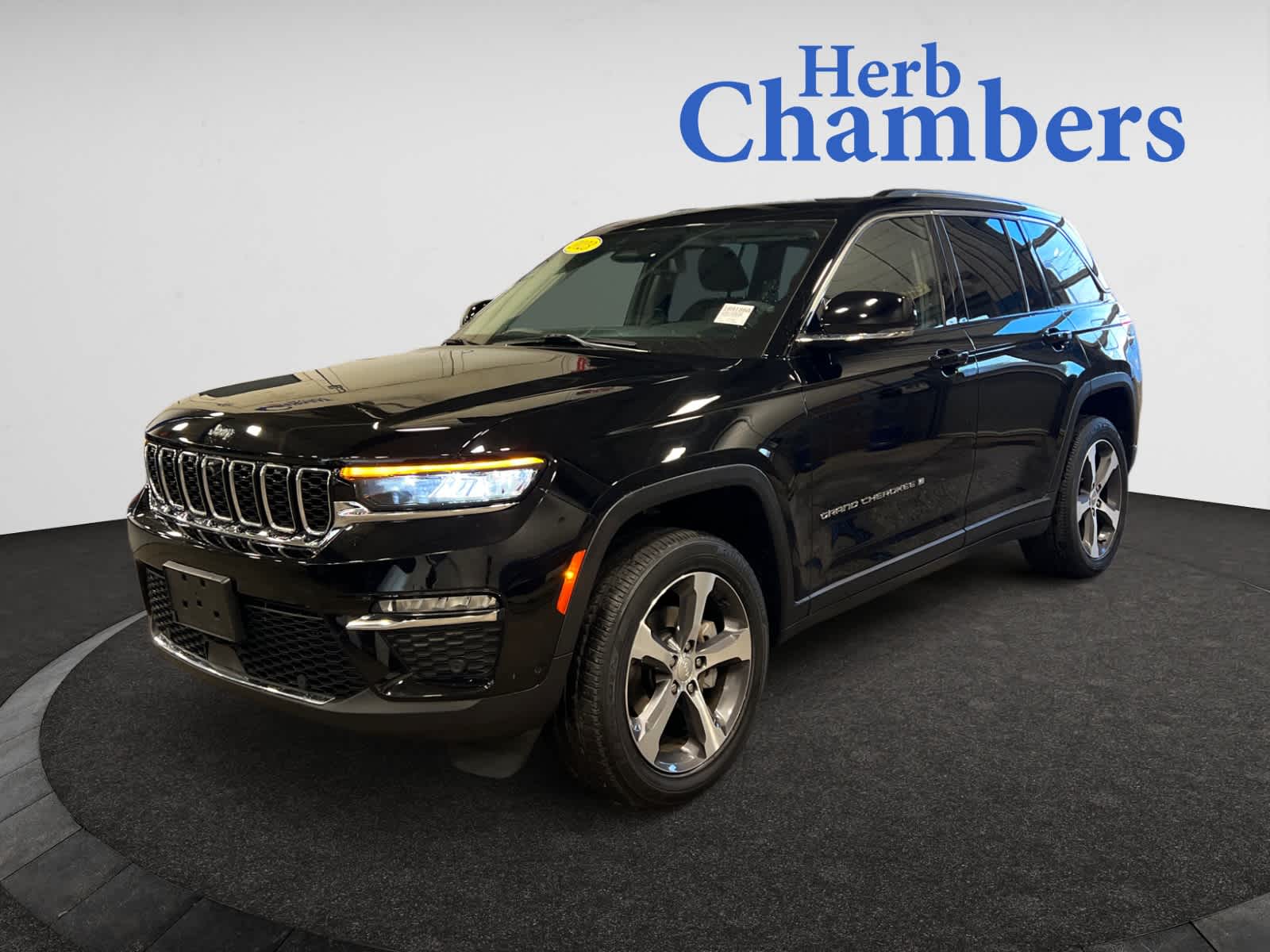2023 Jeep Grand Cherokee Limited photo 2