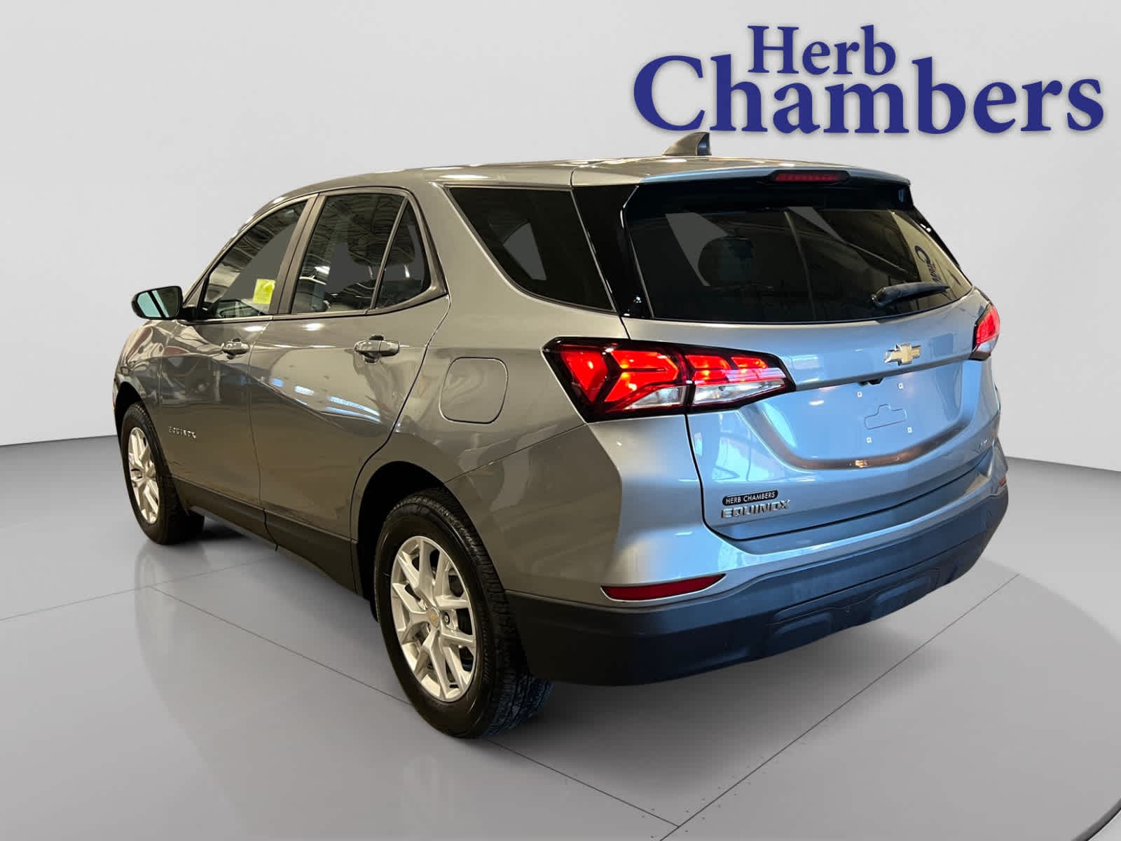 View vehicle photo 3