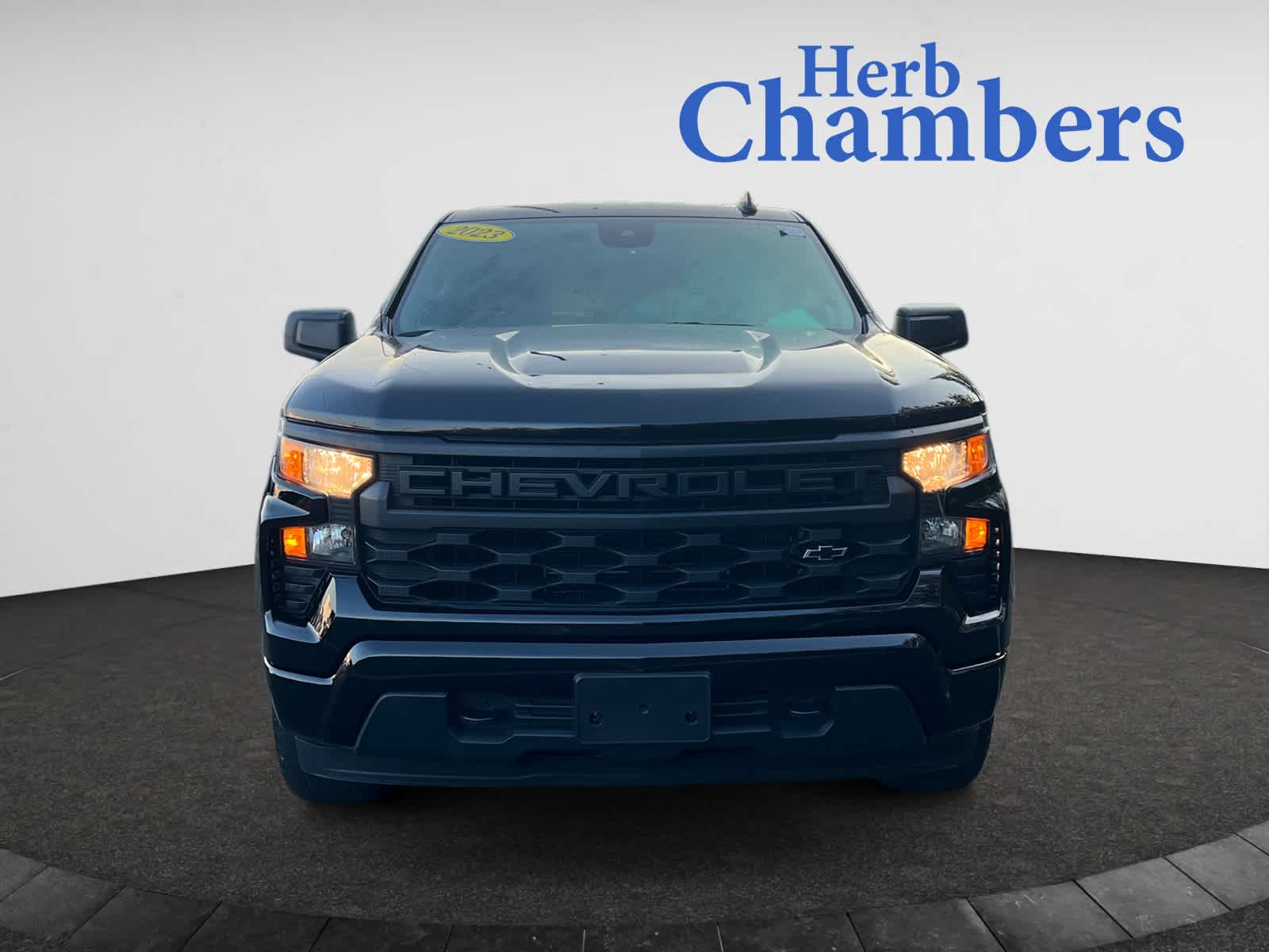 2023 Chevrolet Silverado 1500 Custom photo 2