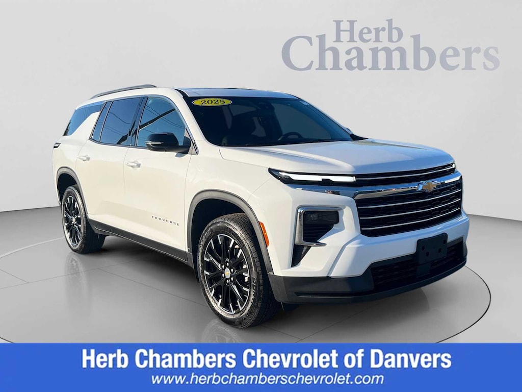 Used 2025 Chevrolet Traverse LT SUV