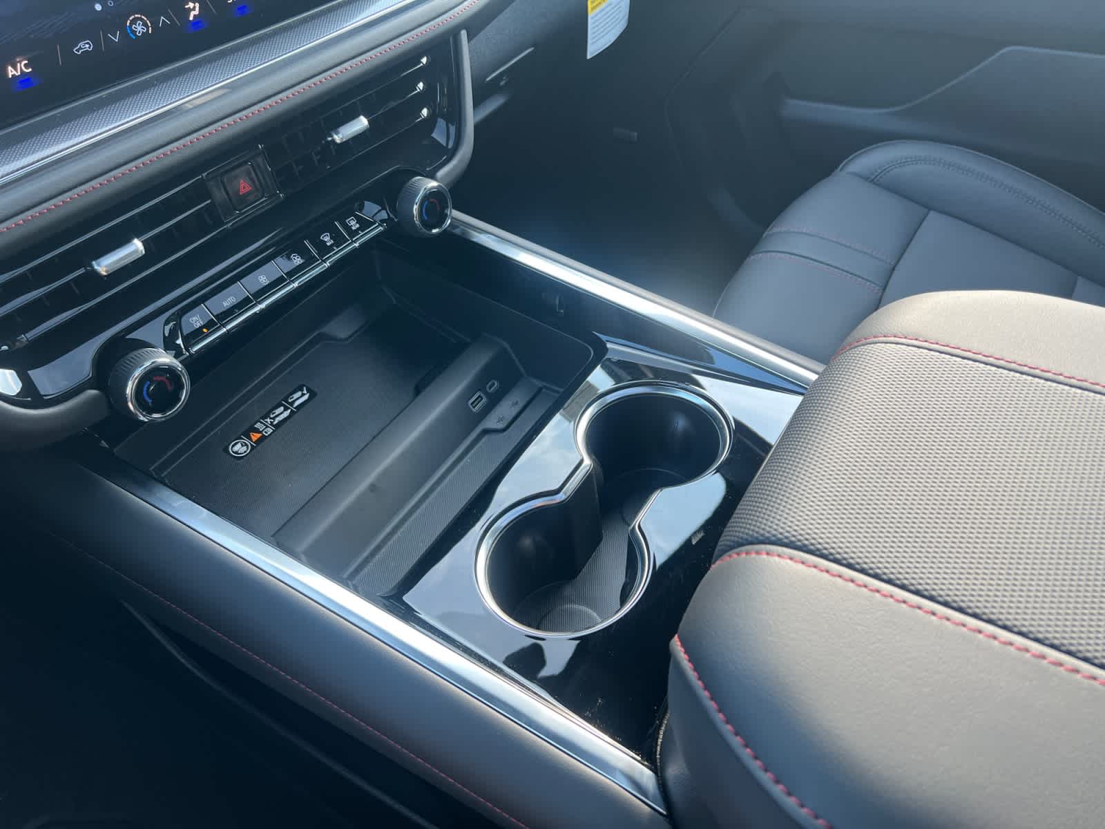 2026 Chevrolet Suburban RST - Photo 16