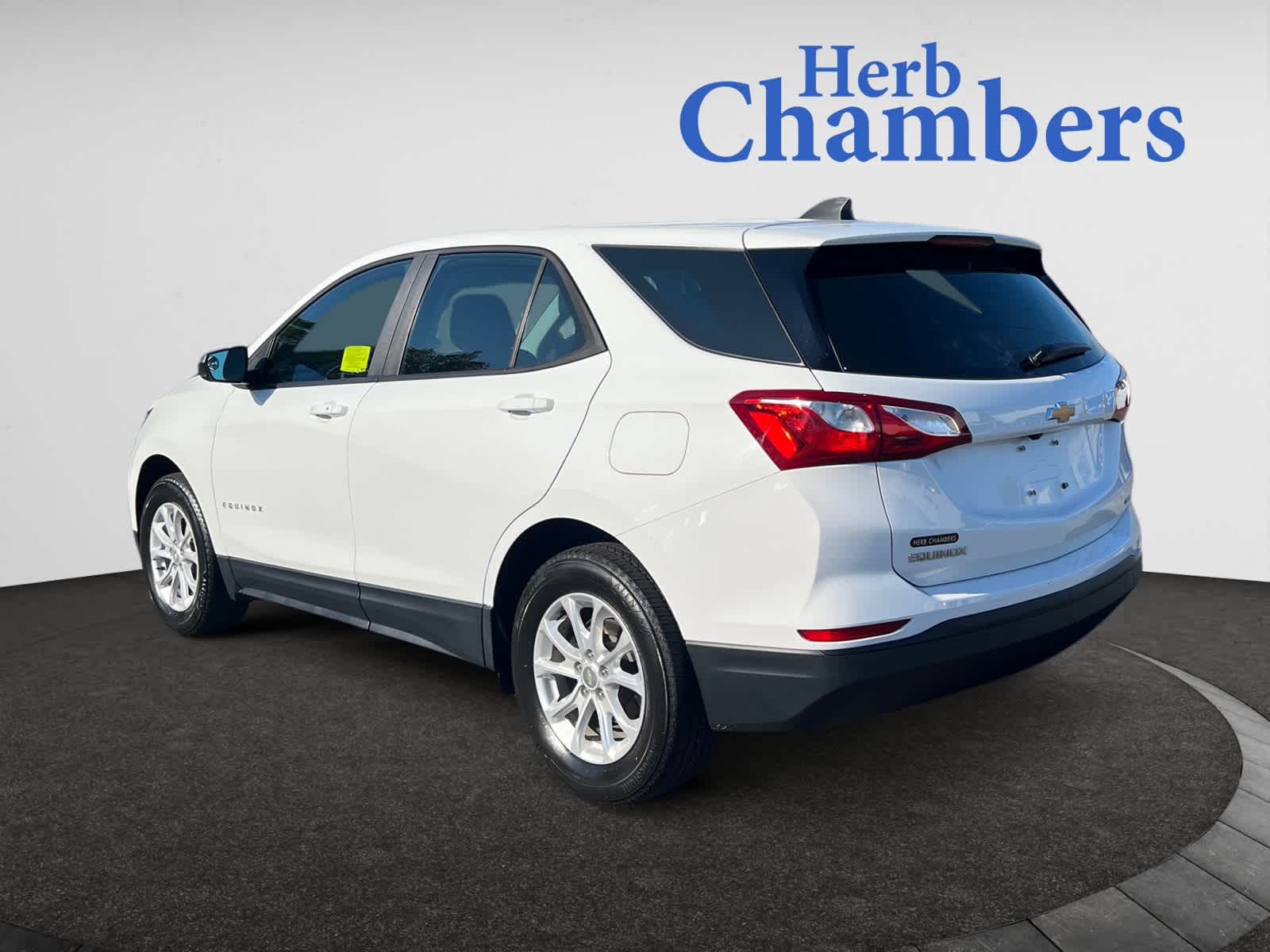 2021 Chevrolet Equinox LS photo 3