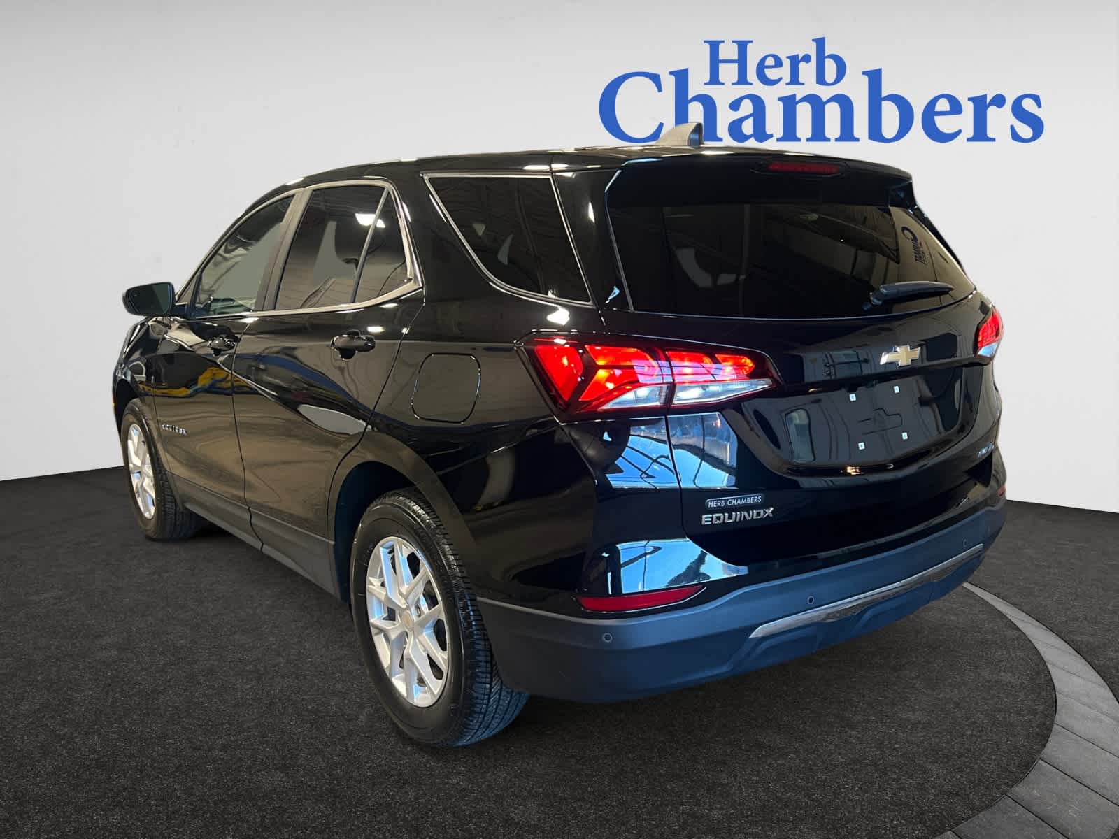 2024 Chevrolet Equinox LT photo 3