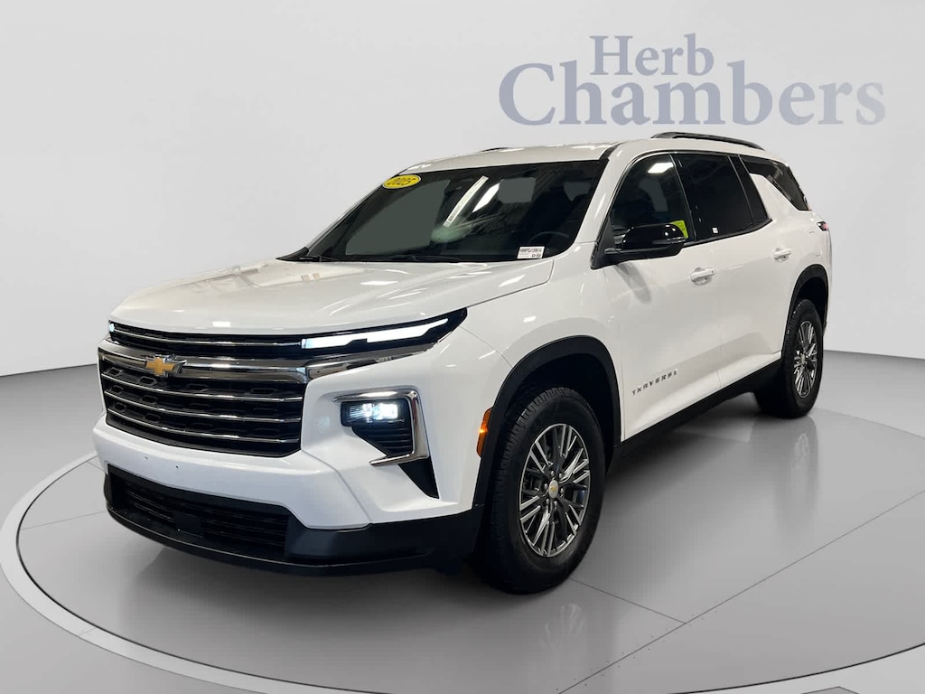 Used 2025 Chevrolet Traverse LT SUV