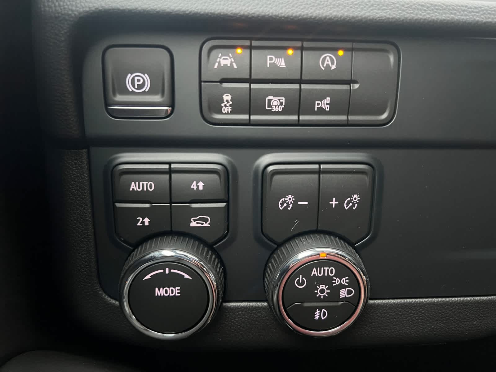 2026 Chevrolet Suburban LT - Photo 15