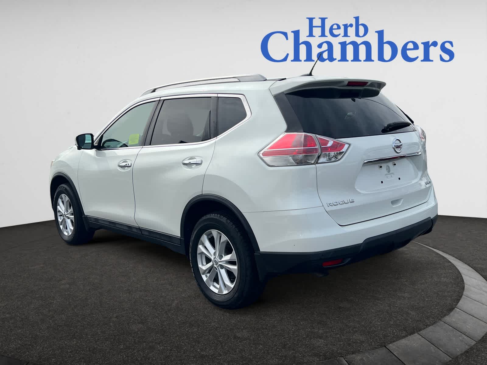 2016 Nissan Rogue SV photo 2
