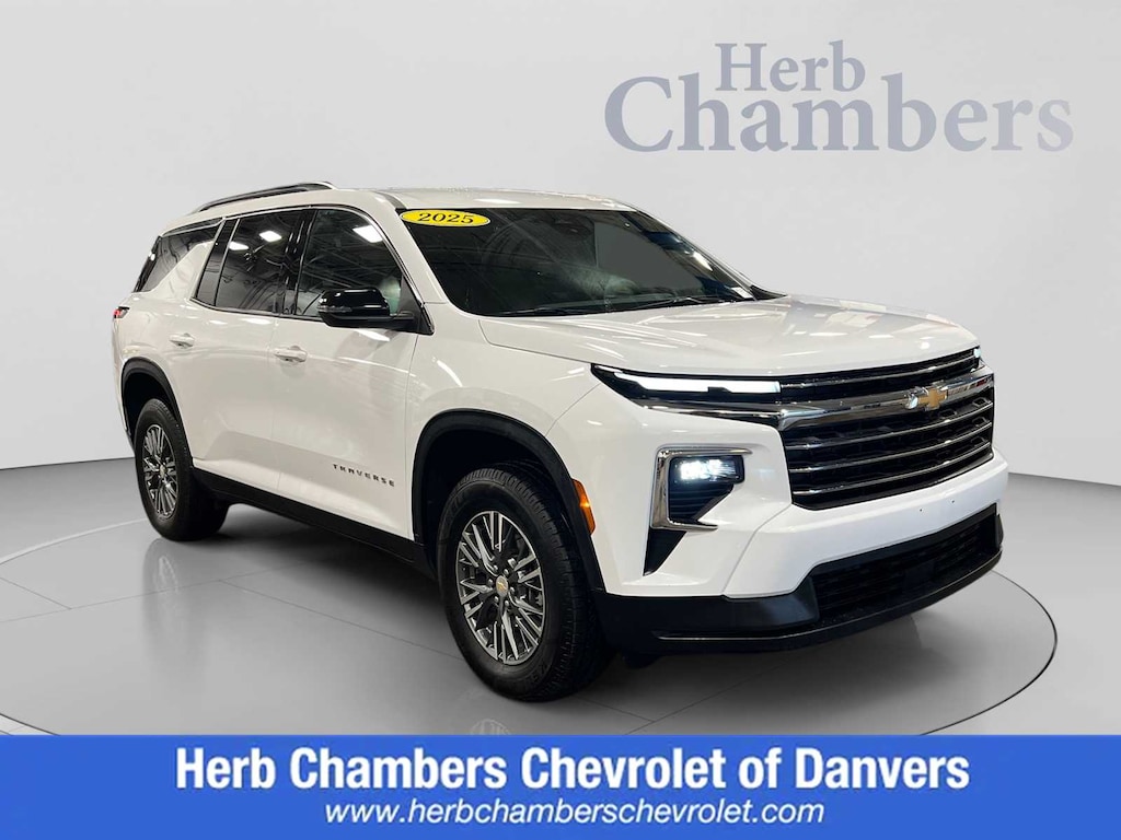Used 2025 Chevrolet Traverse LT SUV