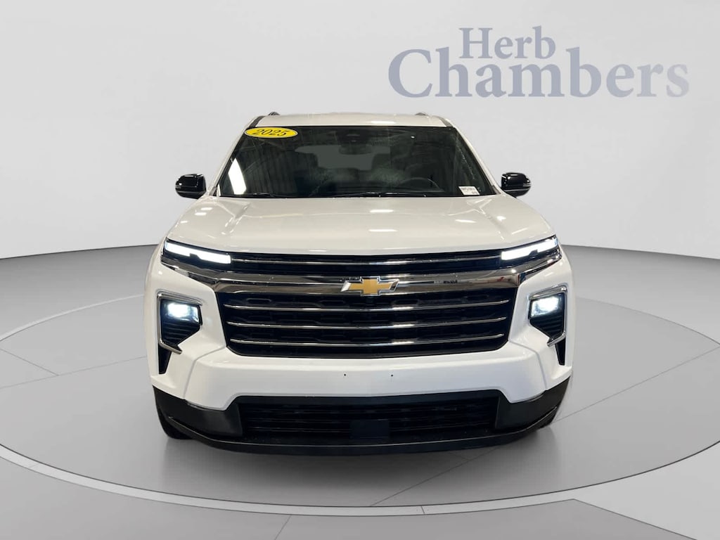 Used 2025 Chevrolet Traverse LT SUV