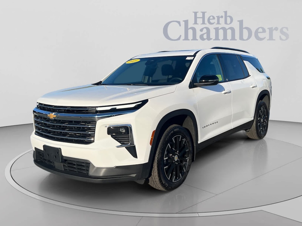 Used 2025 Chevrolet Traverse LT SUV