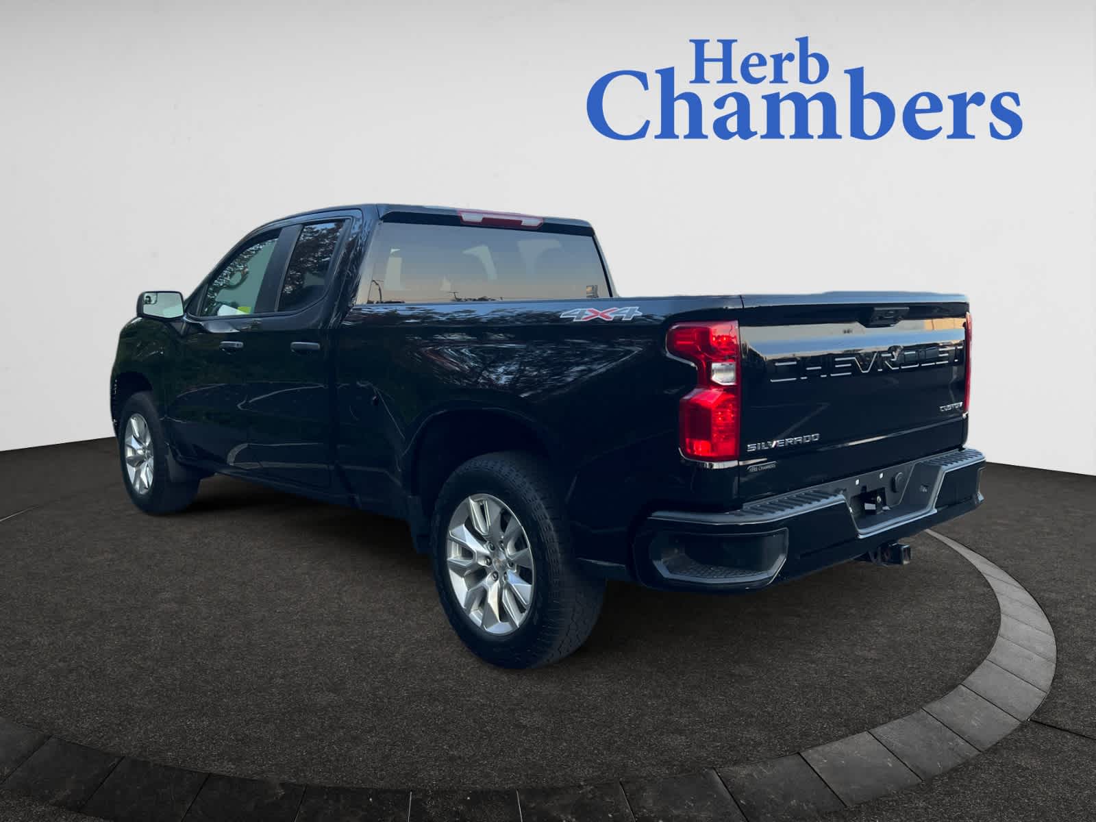 2023 Chevrolet Silverado 1500 Custom photo 3