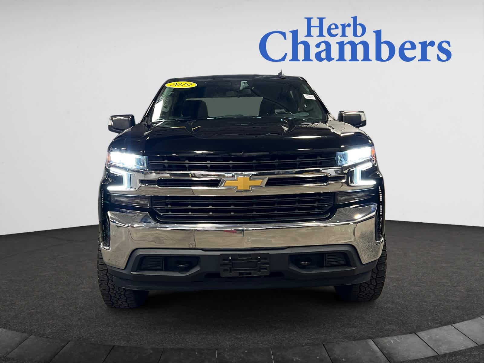 2019 Chevrolet Silverado 1500 LT photo 2