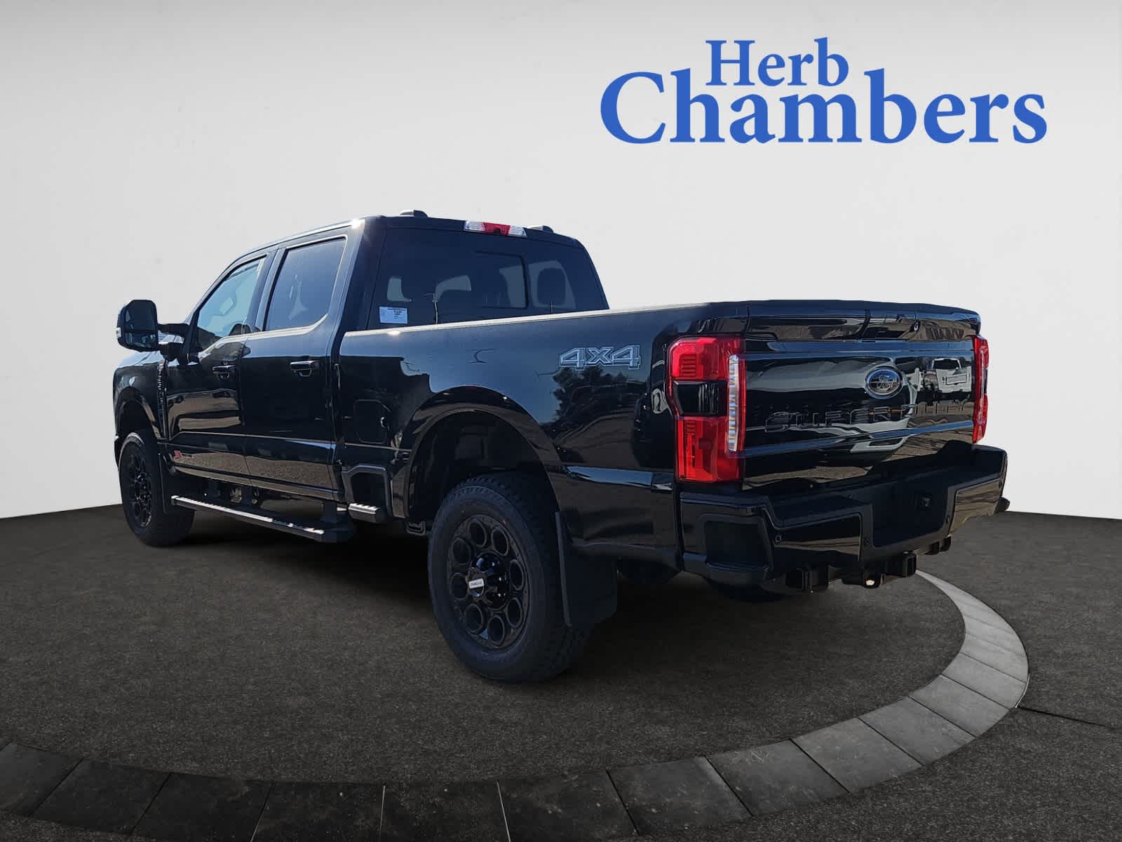 2025 Ford F-350 Lariat photo 3