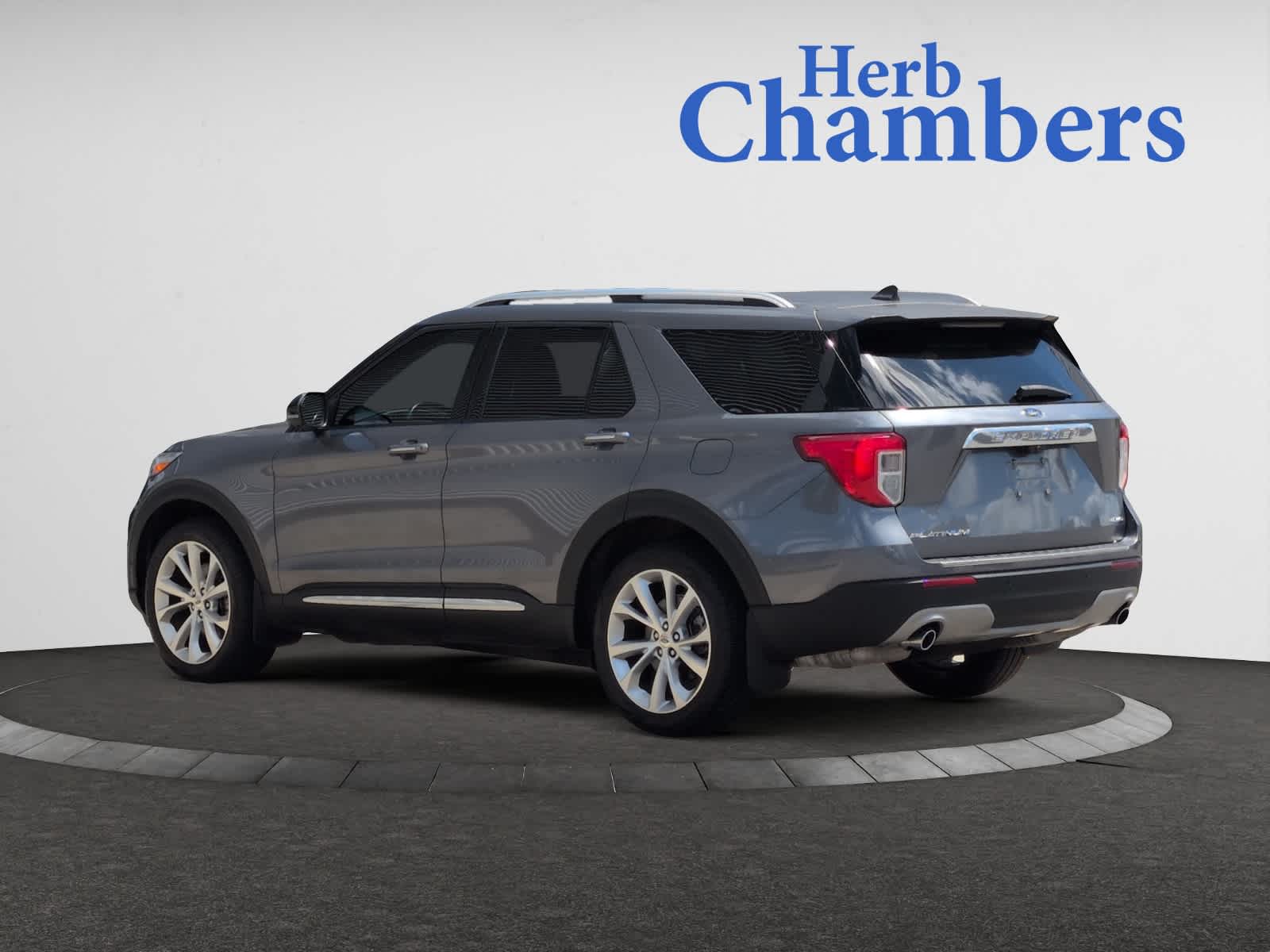 2022 Ford Explorer Platinum photo 2