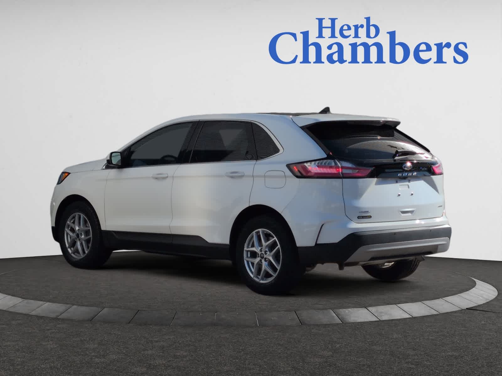 2022 Ford Edge SEL photo 4