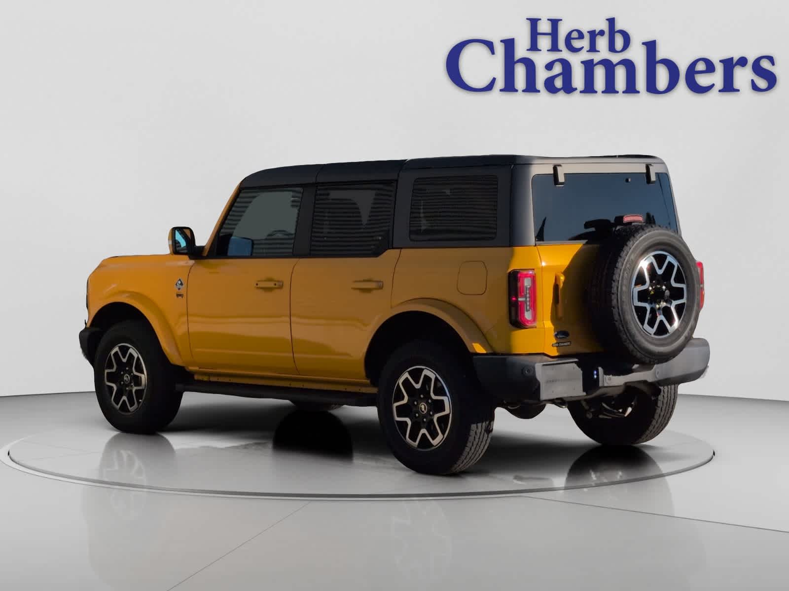 2022 Ford Bronco Outer Banks photo 2