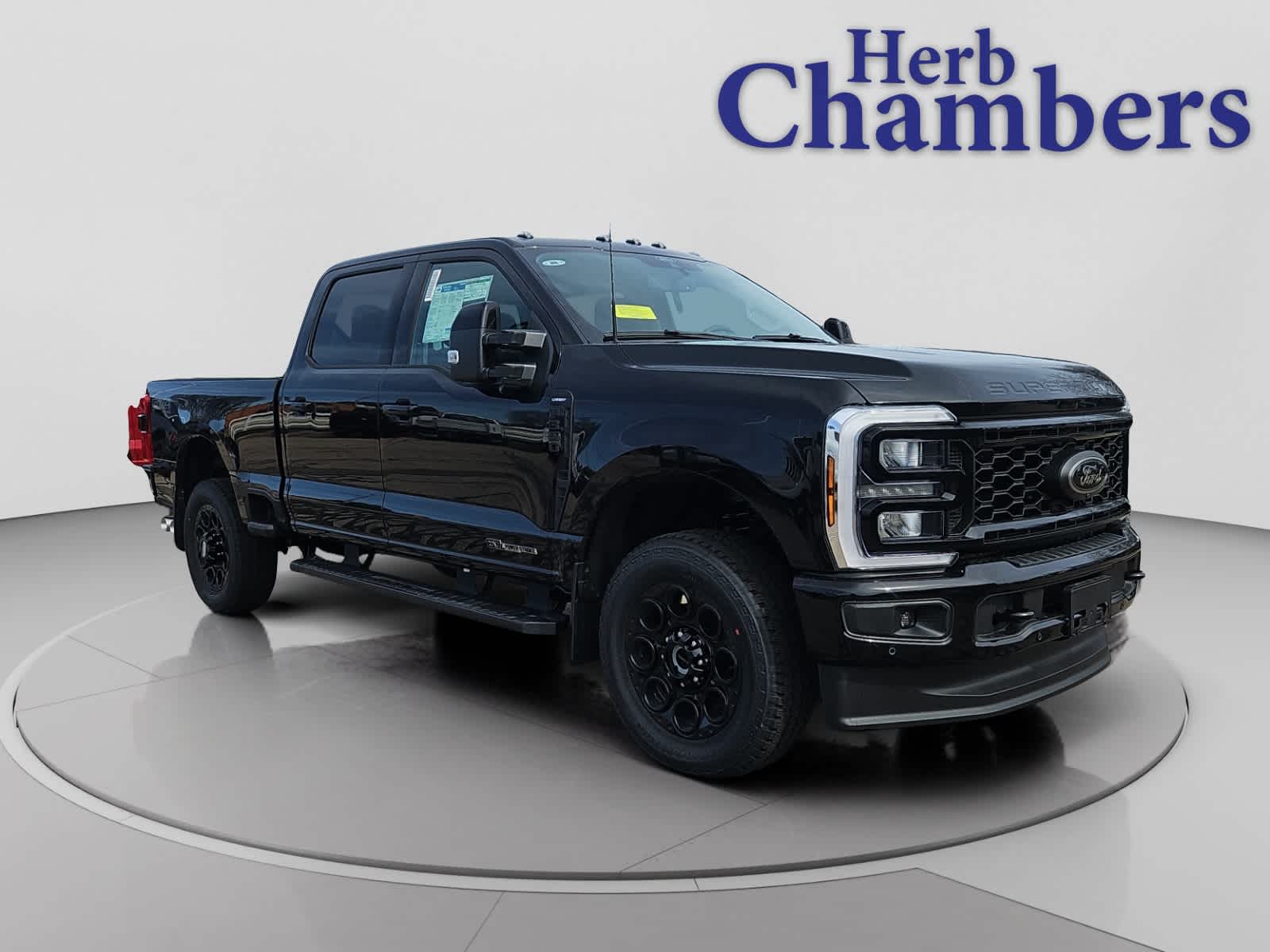2025 Ford F-350 Super Duty Lariat's photo