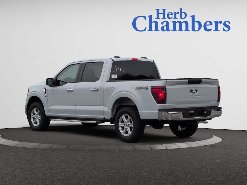 New 2025 Ford F-150 XLT 4WD Supercrew 5.5 Box Truck SuperCrew Cab