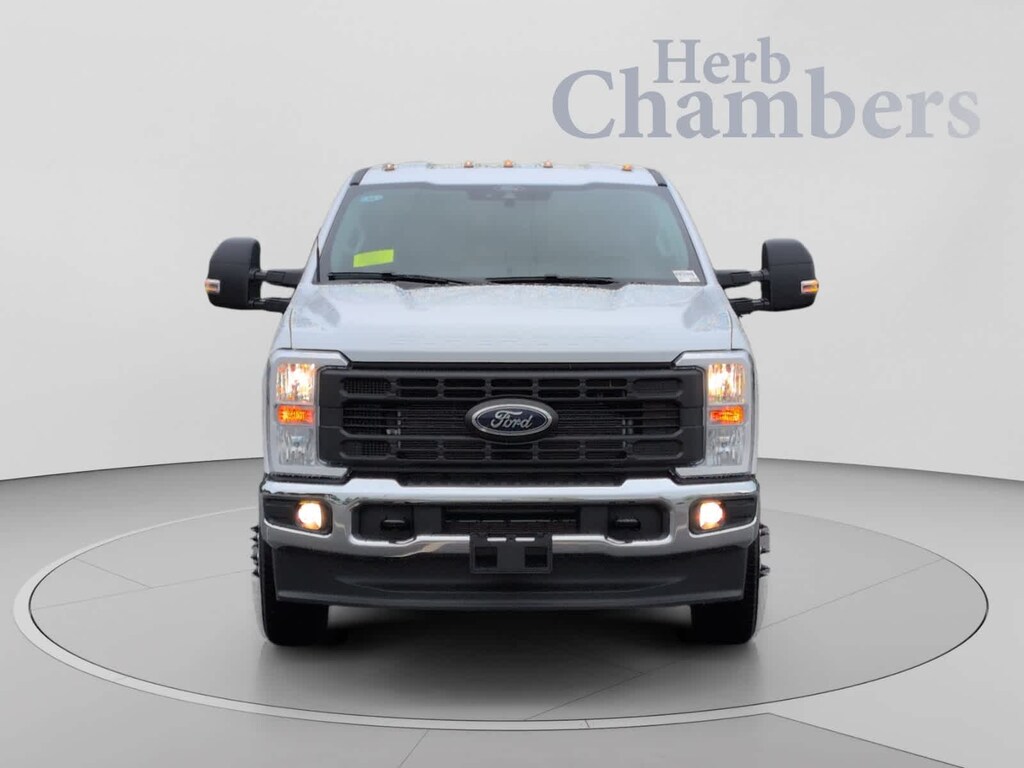 New 2026 Ford Super Duty F-350 DRW Pickup XL 4WD Crew Cab 8 Box Truck Crew Cab